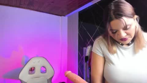 victoria_floyd1 online show from February 4, 9:19 pm