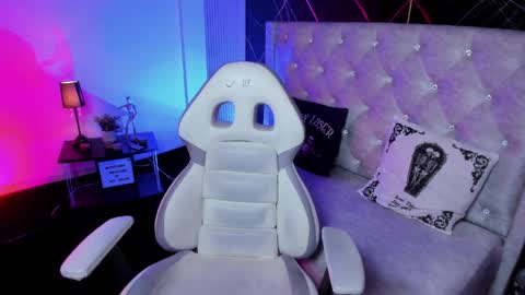 victoria_floyd1 online show from March 12, 12:36 am