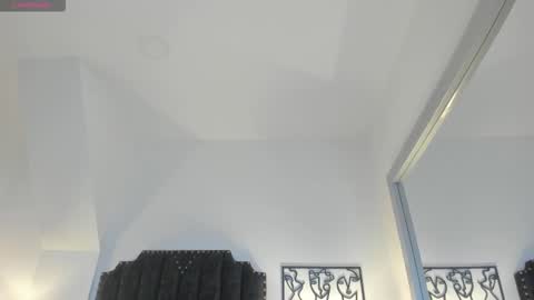 Victoria Martinez online show from February 8, 12:30 pm