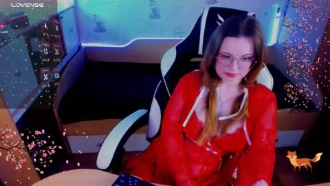 Snapshot of victoria_the_fox chatting on February 20, 10:48 am    -   The Divine Fox online show from February 20, 10:48 am