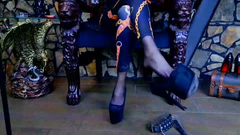 Victoria Heller online show from December 1, 7:28 am