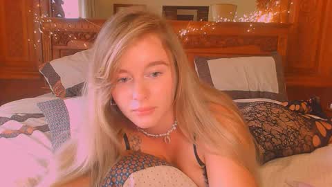 Eva and Victor online show from November 19, 6:02 am