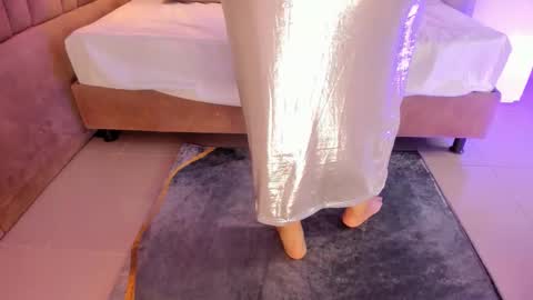 Victoria  online show from November 15, 6:09 pm