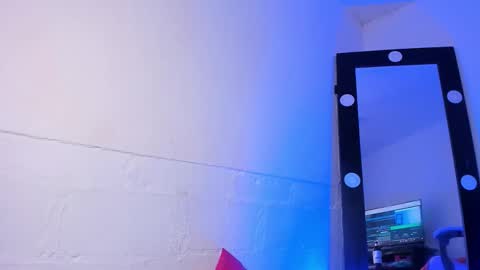 samantha victoria hall online show from November 11, 10:45 pm