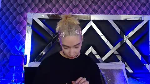 victtoria lee online show from February 16, 7:12 pm