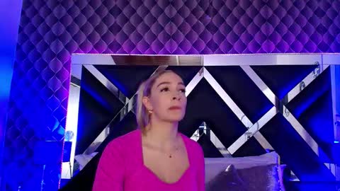 victtoria lee online show from October 6, 7:31 pm