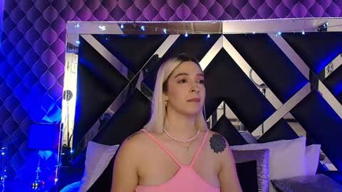 victtoria lee online show from May 15, 11:45 pm