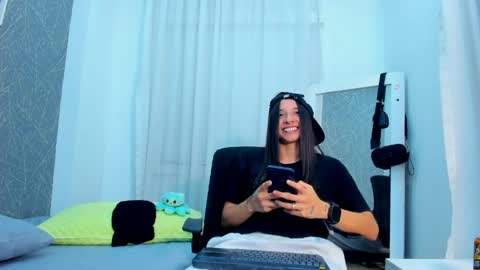 viictoriiasaenz online show from April 17, 3:20 am