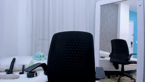 viictoriiasaenz online show from March 30, 5:07 am