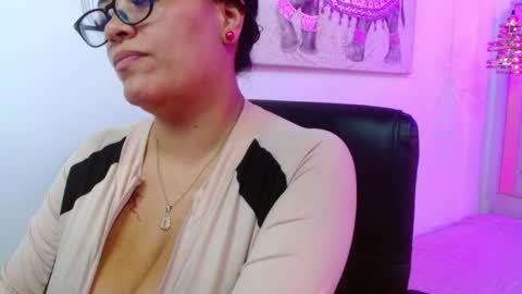 viioleta online show from May 5, 12:33 pm
