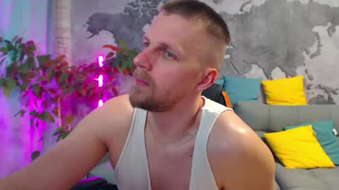 vikingchrisss online show from May 16, 10:36 am