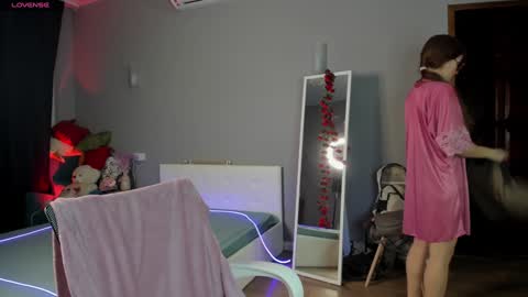 Hello guys I am Vikky Krauss not Vicky online show from December 3, 3:15 am