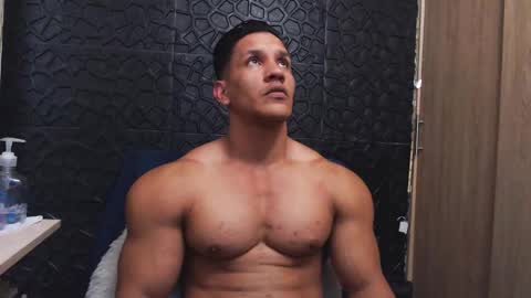 Viktor Herrera online show from November 3, 9:49 pm