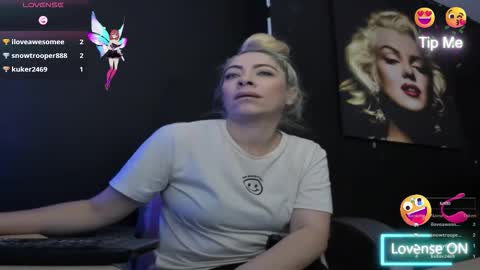 Snapshot of viktoria_davis_ chatting on November 1, 1:17 am Viktoria online show from November 1, 1:17 am