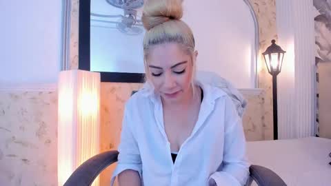 Snapshot of viktoria_davis_ chatting on January 11, 6:23 pm Viktoria online show from January 11, 6:23 pm