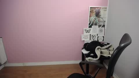 Snapshot of viktoria_lovely chatting on January 18, 9:34 am viktoria_lovely online show from January 18, 9:34 am