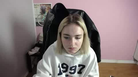 viktoria_lovely online show from May 8, 6:30 am