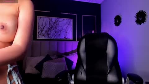 Victoria online show from November 12, 9:06 pm