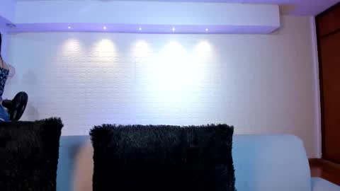 Violett  Everyday From 0530 to 1430 Col Time online show from January 13, 11:18 am