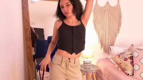 violet__15 online show from February 16, 1:31 pm