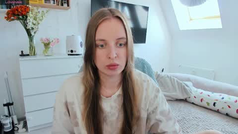 Violet online show from April 2, 1:18 pm