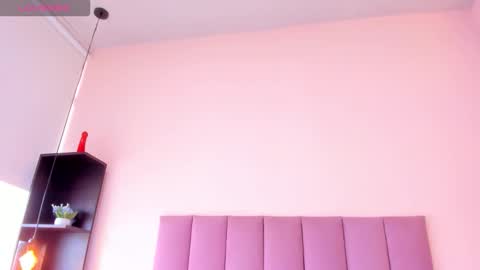 violet online show from November 20, 1:42 pm