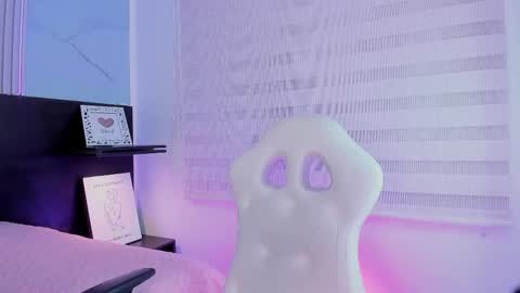 Snapshot of violet_spencer chatting on February 25, 8:32 pm Violeta online show from February 25, 8:32 pm