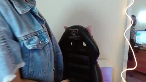 Snapshot of violet_tay1 chatting on September 20, 11:57 am violet_tay1 online show from September 20, 11:57 am