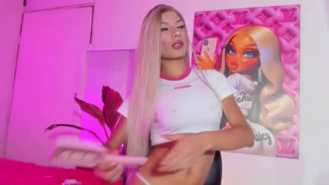 Snapshot of violeta_prince chatting on September 25, 11:12 pm Violeta Princess Please help me with your thumbs up its important online show from September 25, 11:12 pm
