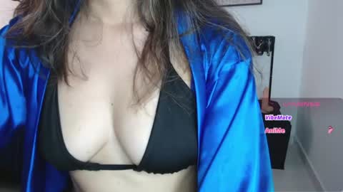 violeta_scott_ online show from July 25, 3:21 pm