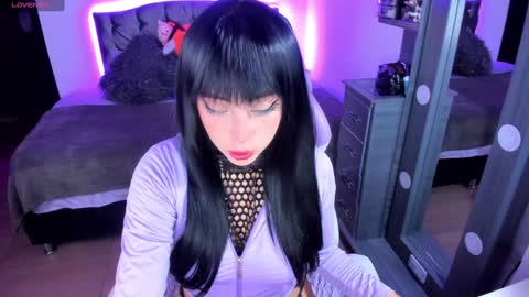 Snapshot of violetaarey chatting on January 24, 1:03 am Violeta Help me reach 150 thumbs up online show from January 24, 1:03 am