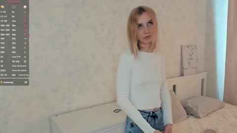 Mia online show from October 18, 5:22 am