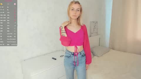 Mia online show from October 19, 5:23 am