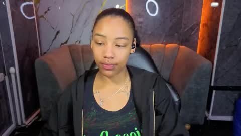 violeth_b online show from November 11, 1:02 pm