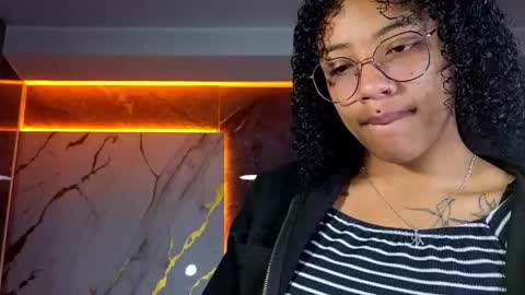 violeth_b online show from October 27, 12:38 pm
