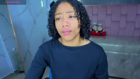 violeth_b online show from June 20, 1:06 pm