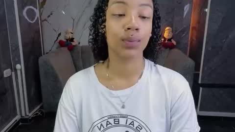violeth_b online show from June 16, 1:26 pm