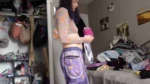 Violet Hooper online show from October 24, 2:40 pm