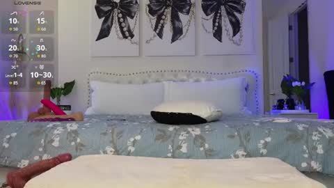 VioletBaby online show from July 30, 6:30 pm