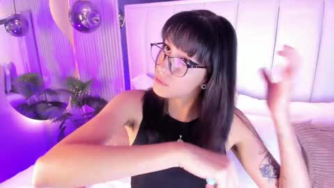 violettacolinss online show from April 17, 11:34 am