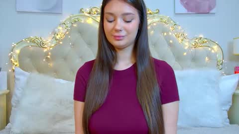 ViolettaCosmo online show from December 15, 9:05 am