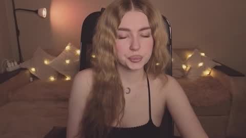 ViolettaOtis online show from February 15, 4:39 pm