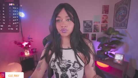 JULIE UWU online show from January 10, 9:20 pm