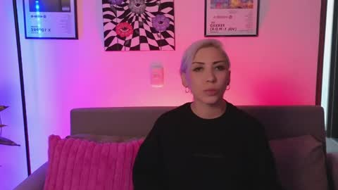 Violet online show from May 17, 2:32 am
