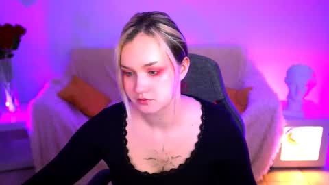 Violett online show from June 1, 8:15 am