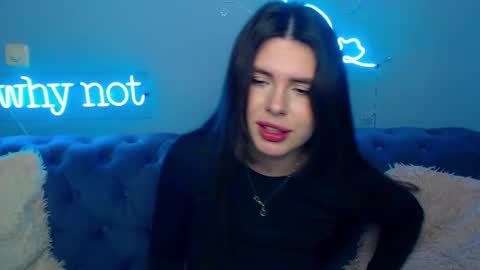 viollinalv online show from March 30, 7:08 am