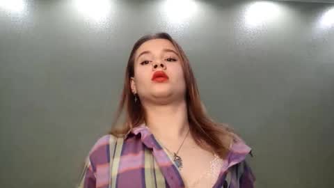 Snapshot of virgiehackney chatting on October 17, 11:03 am Mia online show from October 17, 11:03 am