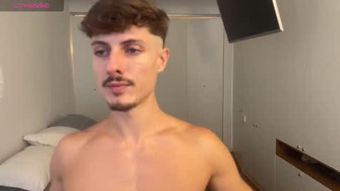 vitoraugustoxxx online show from February 26, 5:16 pm