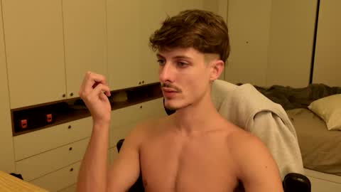 vitoraugustoxxx online show from April 6, 7:48 pm