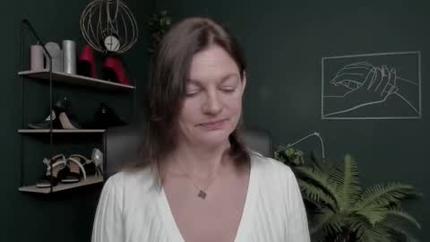 Vivian online show from November 14, 8:27 am